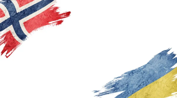白を背景にノルウェーとウクライナの旗 — ストック写真